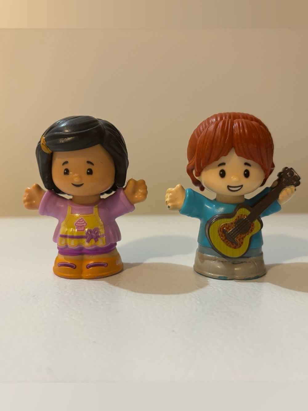 2/15$ 🦊 Fisher Price Little People Guitar Teacher & Bakery Baker With Bow